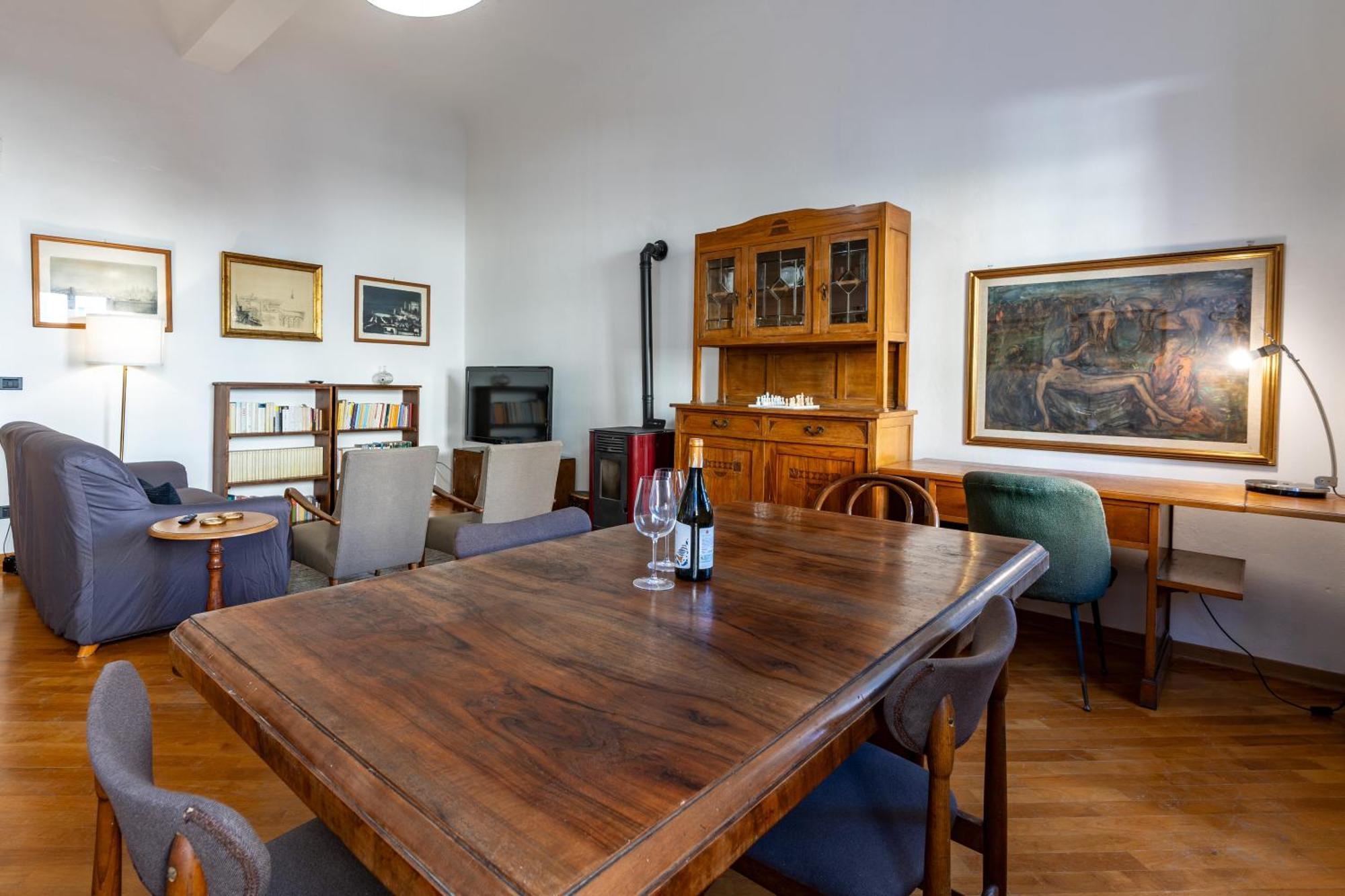 Sant'antonino Cozy Corner Apartment